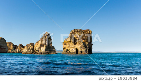 Beautiful cliffs in the ocean Beautiful cliffs in the ocean 19033984