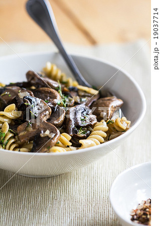 Pasta with mushroom and herb sauce Pasta with mushroom and herb sauce 19037714