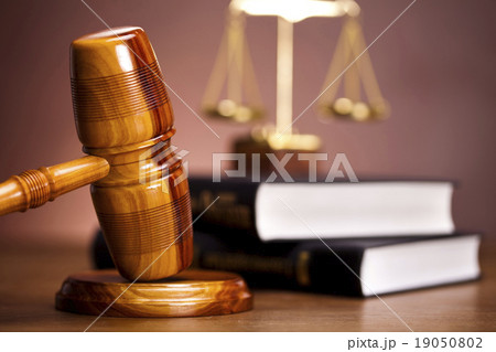 Judge gavel, ambient light vivid theme 19050802