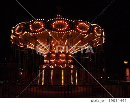 夜の遊園地 19054445