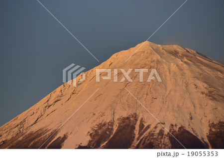 夕焼けに染まる富士山 夕焼けに染まる富士山 19055353