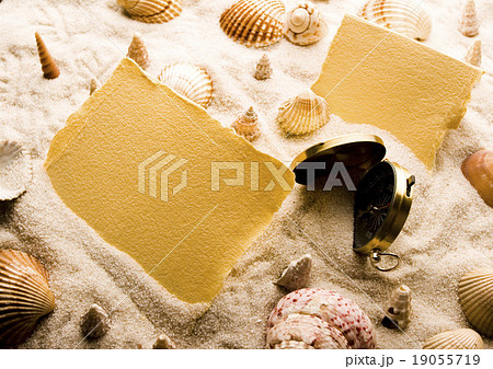 Copyspace blank paper on white beach Copyspace blank paper on white beach 19055719
