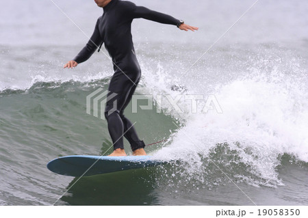 秋のサーフィン 秋のサーフィン 19058350