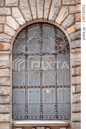Window in the form of an arch sculpture 19059062