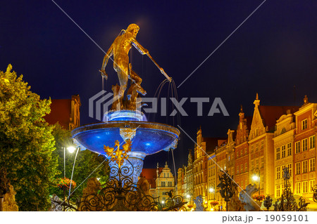 Fountain of Neptune in Gdansk at night, Poland 19059101