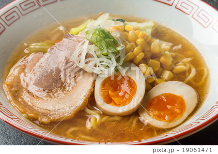 普通の味噌ラーメン　 Gourmet of miso ramen Japan 19061471