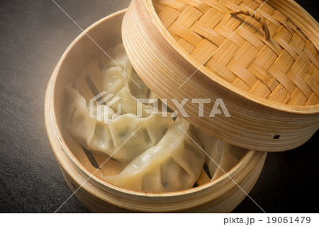あつあつ餃子 Steam Chinese food of the steaming gyoza あつあつ餃子 Steam Chinese food of the steaming gyoza 19061479