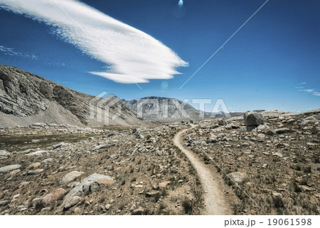 Hiking trail in the Sierra Nevada Mountains 19061598