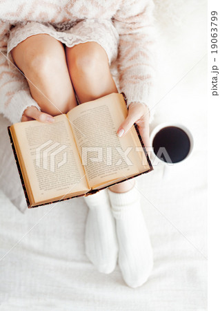 woman on the bed 19063799