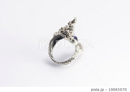 Local jewelry 19065070