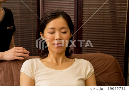 beauty-treatment clinic　撮影協力: 3BエステサロンLuki'A（麻布十番） 19065731