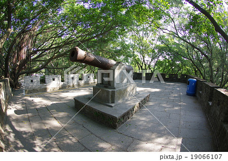 中国　深センの史跡　赤湾左砲台　清代の建造物　（南山区　蛇口　赤湾） 19066107