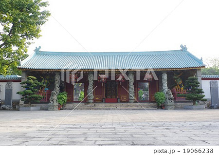 中国 深セン 南山赤湾の媽祖廟 「赤湾天后宮」 山門全景 海の女神が祀られた廟 航海と漁業の神様 中国 深セン 南山赤湾の媽祖廟 「赤湾天后宮」 山門全景 海の女神が祀られた廟 航海と漁業の神様 19066238