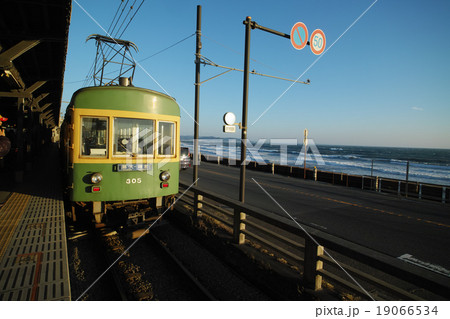 湘南の海と江ノ電 19066534