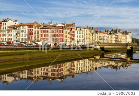 Buildings at the embankment of Bayonne - France Buildings at the embankment of Bayonne - France 19067003