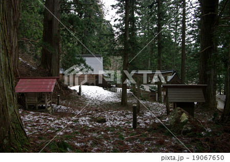 熊野神社拝殿　本殿　庄原市西城町熊野　残雪 19067650