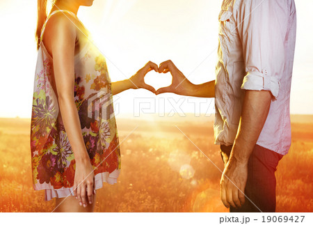 Lovers in sun beams Lovers in sun beams 19069427