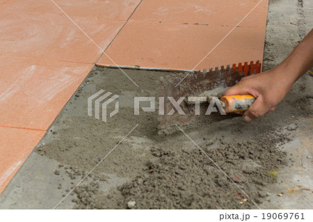 A plasterer cleaning before install tile 19069761