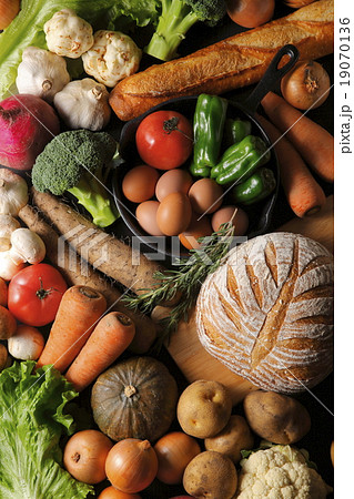野菜とパンの集合イメージ 19070136