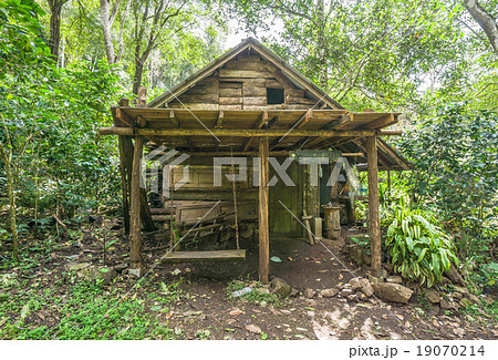 abandone cottage abandone cottage 19070214