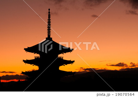 Yasaka tower,Kyoto,tourism of Japan （高台寺から観る夕陽いぇい） 19070564