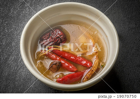 薬膳スープ　 Dishes prepared with medicinal herbs soup 19070750