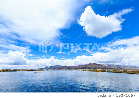 Titicaca lake near Puno, Peru 19071667