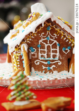 Gingerbread house, dessert 19074114