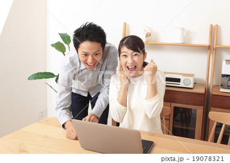 若い夫婦 若い夫婦 19078321