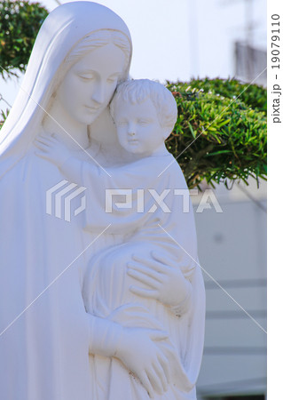 オブジェ 聖母マリア像 子を抱く母の象の写真素材