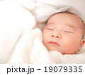 赤ちゃん乳児の寝顔 Baby sleep face 19079335