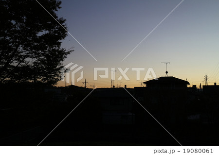 住宅街の夕暮れ② 住宅街の夕暮れ② 19080061
