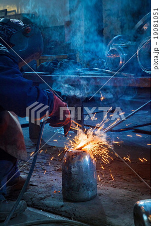 Welder worker is welding Welder worker is welding 19081051