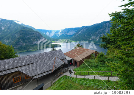 Scenic landscape view of Hallstatt, Austria Scenic landscape view of Hallstatt, Austria 19082293