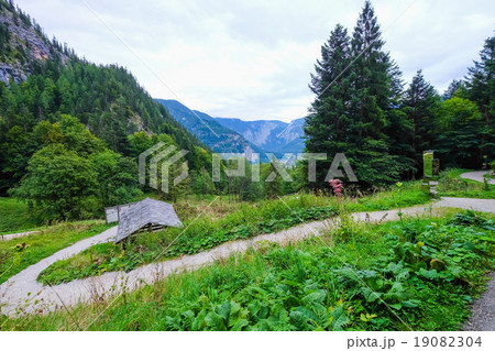 Scenic landscape view of Hallstatt, Austria 19082304