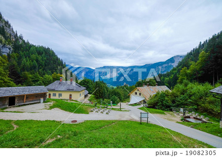 Scenic landscape view of Hallstatt, Austria Scenic landscape view of Hallstatt, Austria 19082305