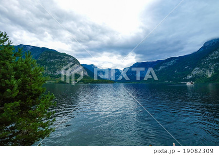 Scenic landscape view of Hallstatt, Austria Scenic landscape view of Hallstatt, Austria 19082309