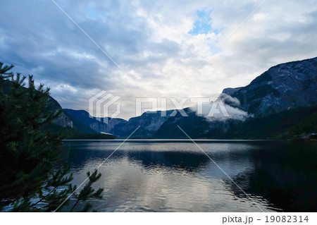 Scenic landscape view of Hallstatt, Austria Scenic landscape view of Hallstatt, Austria 19082314