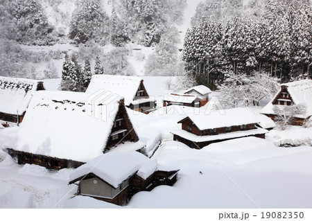 冬の富山県五箇山菅沼集落 19082350