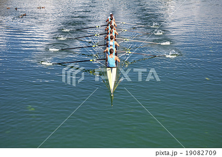 Eight Rowers training rowing 19082709