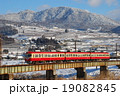 雪晴れの夜間瀬鉄橋を行く　長野電鉄リンゴ電車2000系 19082845