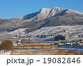 高社山の麓を行く長野電鉄2000系 19082846