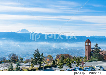【山梨県】笛吹川フルーツ公園と朝霧の甲府盆地 19084416