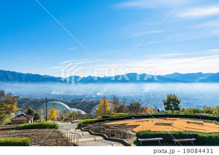 【山梨県】笛吹川フルーツ公園と朝霧の甲府盆地 19084431