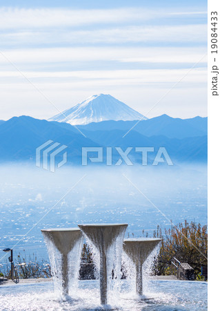 【山梨県】笛吹川フルーツ公園と朝霧の甲府盆地 【山梨県】笛吹川フルーツ公園と朝霧の甲府盆地 19084433