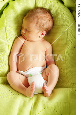 One week old newborn baby 19085143