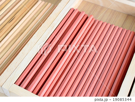 brown pencils 19085344