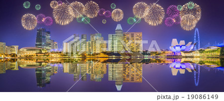 Beautiful fireworks in Marina Bay, Singapore Beautiful fireworks in Marina Bay, Singapore 19086149