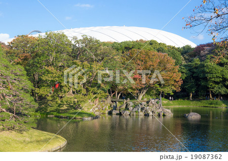 小石川後楽園と東京ドーム 19087362