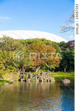 小石川後楽園と東京ドーム 19087363